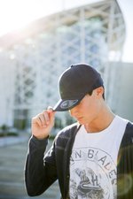 Atlantis Fam Cap mit kontrastierendem Schirm, Black One Size, AT643 – Bild 1
