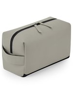 BagBase Matte PU Kulturtasche mit Haltegriff, Black 25 x 12 x 15 cm, BG332 – Clay