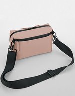 BagBase Matte PU Crossbody-Tasche aus Recyclingmaterial – Nude Pink
