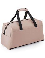 BagBase Matte PU Weekender aus recyceltem Polyester, Black 53 x 24 x 27 cm, BG338 – Nude Pink