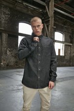 BuildYourBrand Schwarzes gewaschenes Denim-Hemd mit Brusttaschen, Black Washed S, BY152 – Bild 1