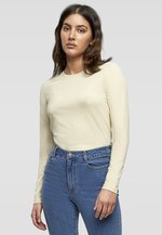 BuildYourBrand Bauchfreies Damen Longsleeve T-Shirt, Black S, BY261 – Bild 1