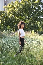 Bauchfreies Crop Top aus Bio-Baumwolle – Bild 1