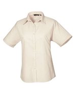 Premier Workwear Popeline Bluse kurzarm tailliert WRAP-zertifiziert, Aubergine 44 (XL/16), PW302 – Natural