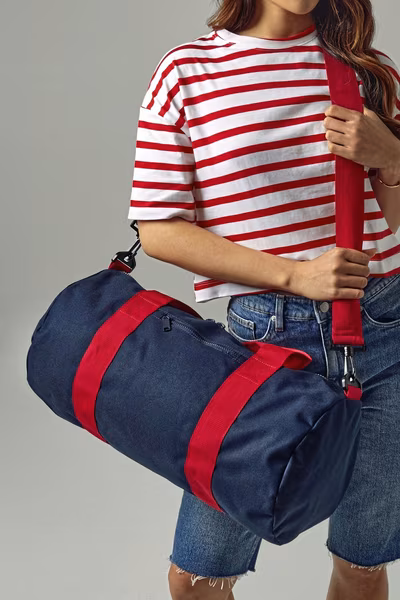 BagBase Spacious Barrel Bag made of Polyester