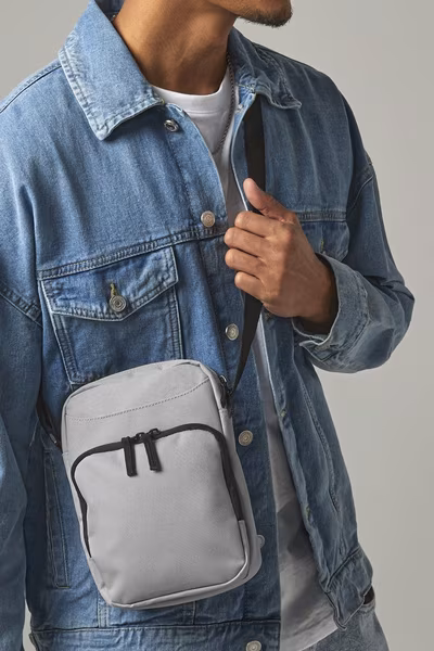 BagBase Crossbody-Tasche aus 600D-Polyester