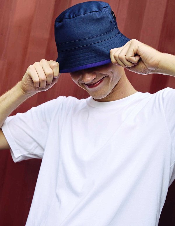 Neutral Wendbarer Bucket Hat aus Bio-Baumwolle