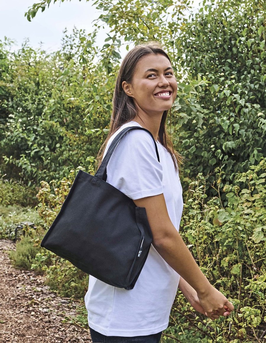 Neutral Kleine Panama-Tasche aus Bio-Baumwolle, Black 28 x 26 cm, NE90050