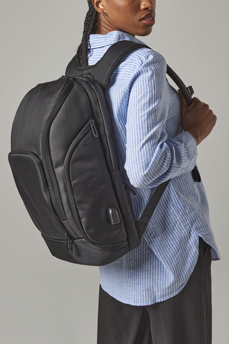 Quadra Pro-Tech Charge Zaino con porta USB, Black 33 x 48 x 22 cm, QD910