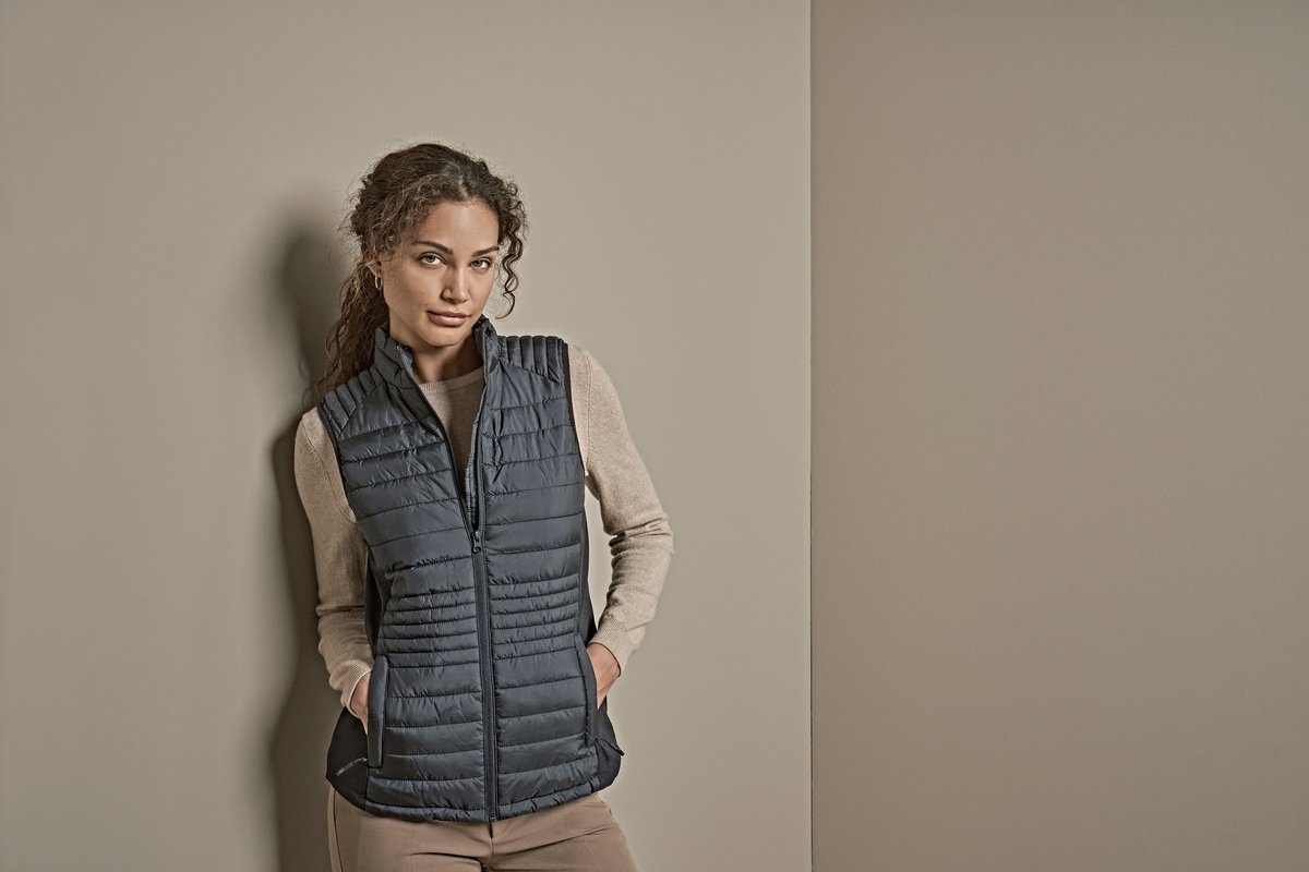 Crossover-Bodywarmer mit Softshell-Wattierung